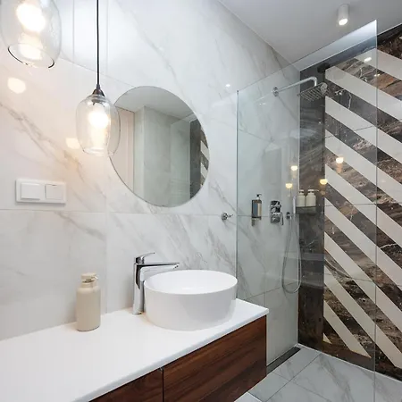 Golden Dbl Old Town- One Bedroom *